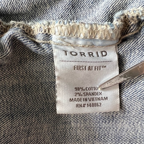 Torrid : cropped denim vest - Picture 12 of 14